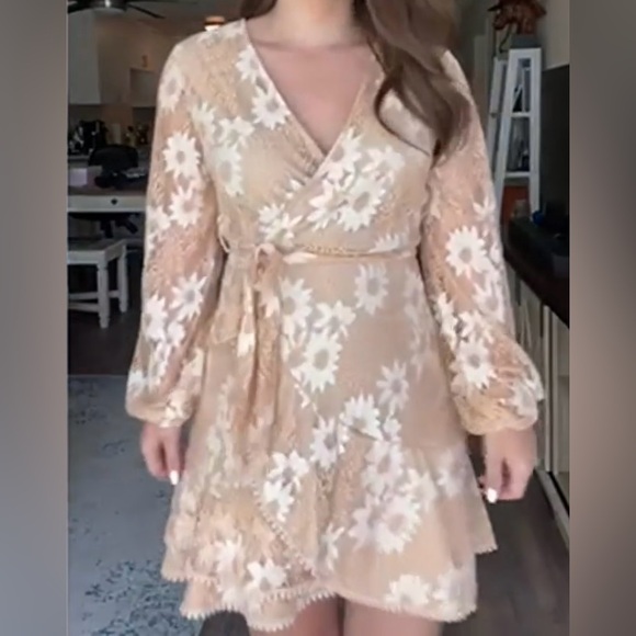 Lace Dress - Picture 3 of 6